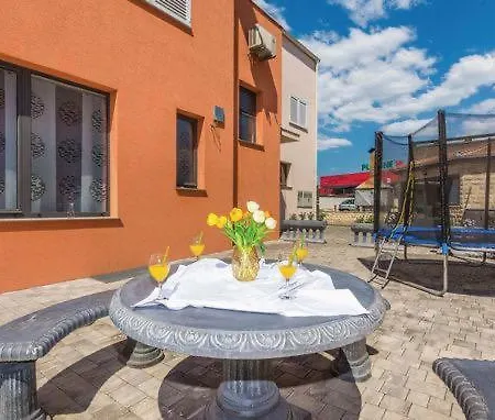 Apartament Ella *
