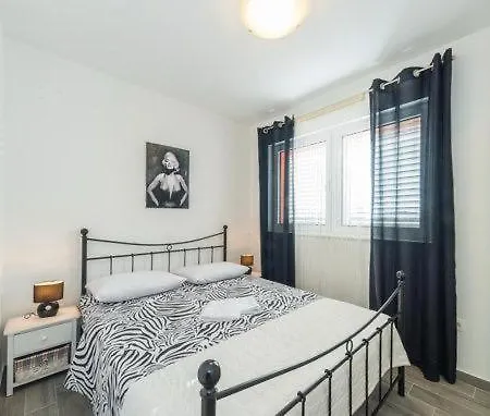 Apartment Ella