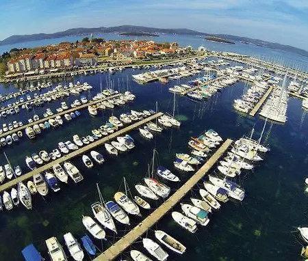 Ella Biograd Na Moru