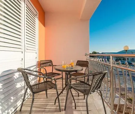 Ella * Biograd Na Moru