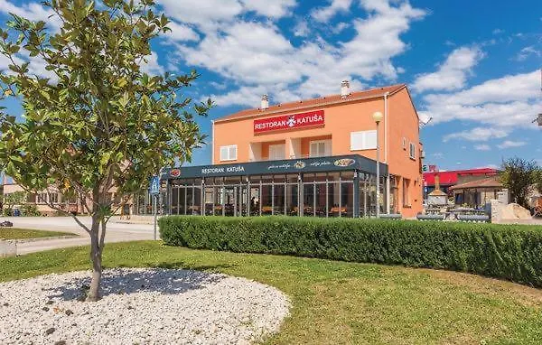 Ella Biograd Na Moru