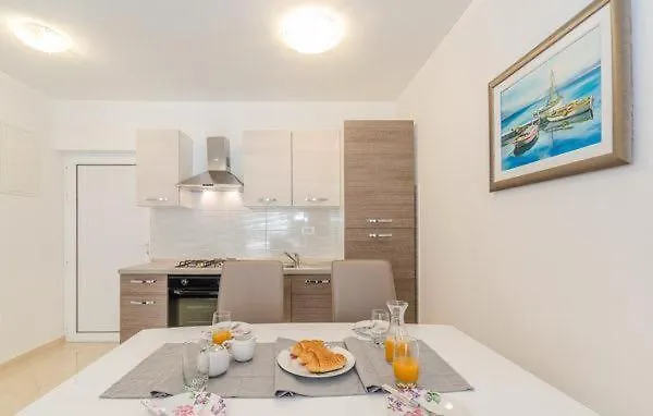 Ella * Biograd Na Moru