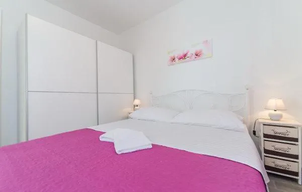 Ella Apartmán Biograd Na Moru